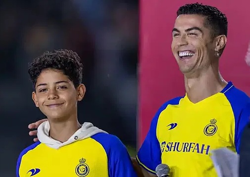 Cristiano-dos-Santos-and-father.jpg