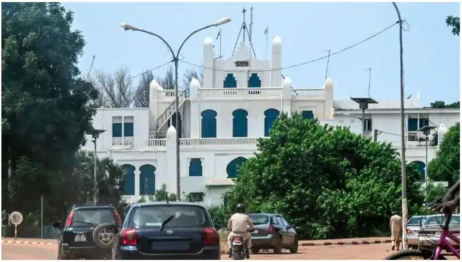 Panic as Heavy Gunfire Rocks Palace, Airport